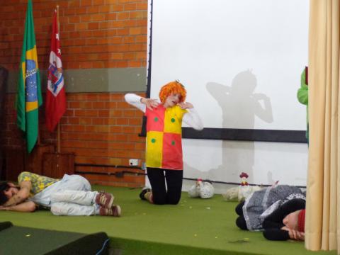 FOTO TEATRO: Os profissionais apresentaram uma adaptação da obra de Monteiro Lobato o Sítio do Pica-pau Amarelo. A peça foi toda em LIBRAS com os interpretes fazendo as vozes dos personagens.