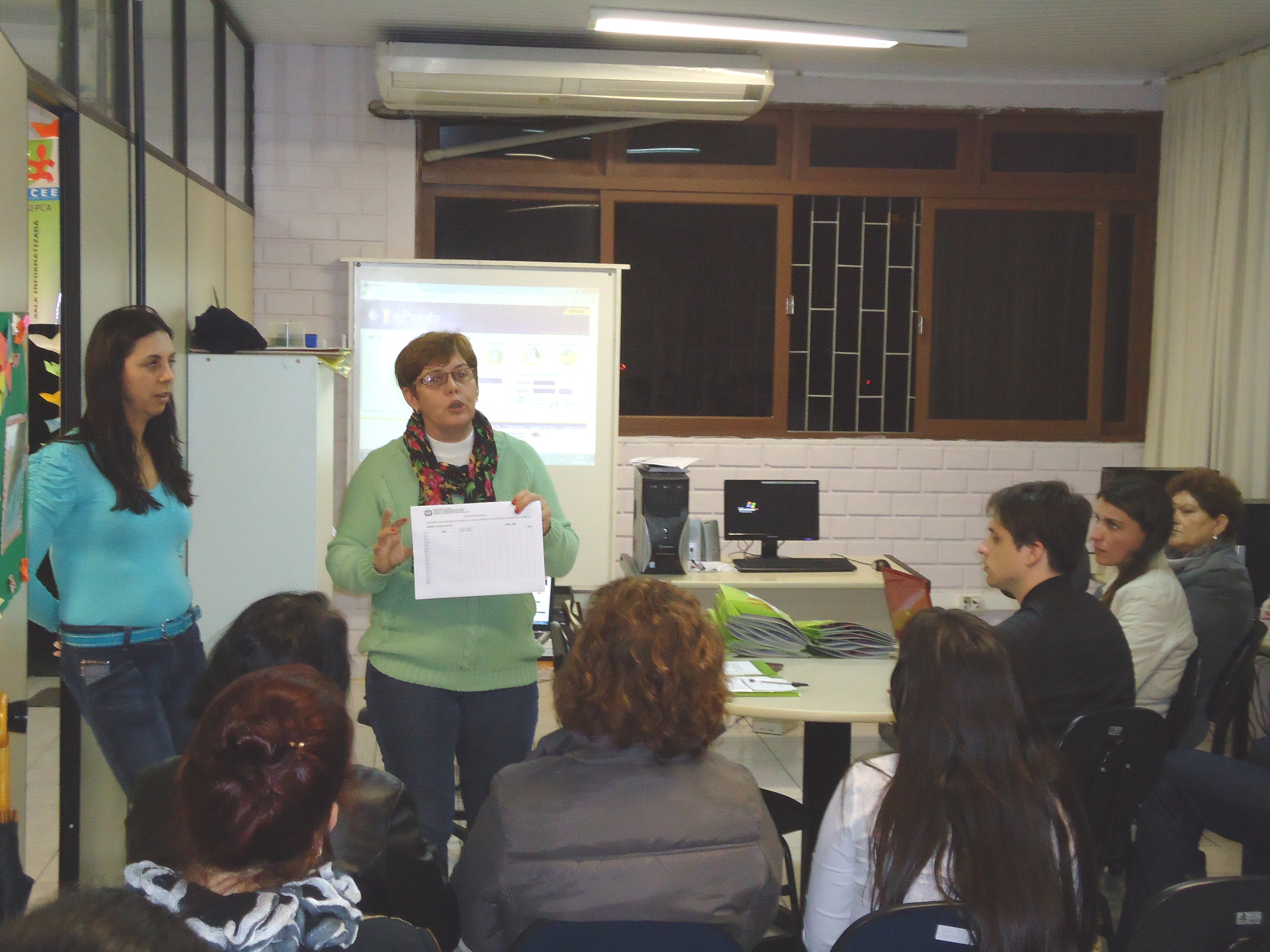 2fcee_oferece_curso_a_profissionais_de_educao