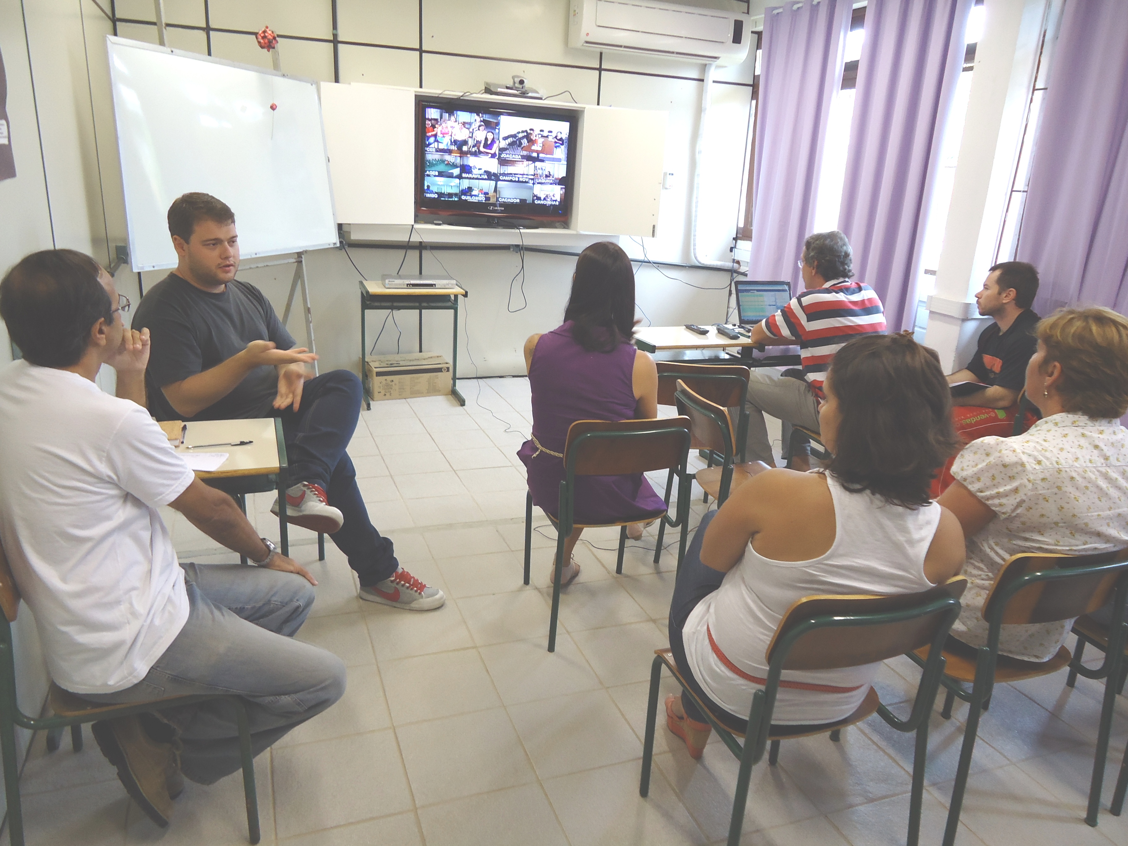 2fcee_realiza_videoconferncia_com_sdrs_sobre_curso_de_intrprete