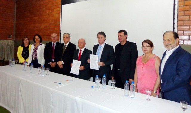 Cerimônia marcou assinatura de convênios da FCEE com TRT, TRE e TJSC. 
