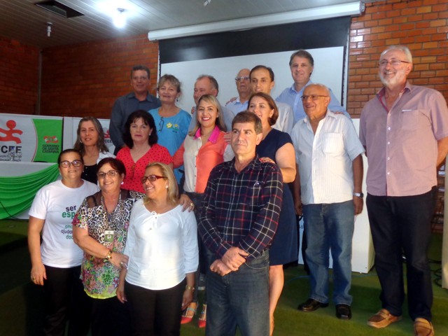 Representantes das instituições conveniadas da Grande Florianópolis participam de cerimônia na FCEE