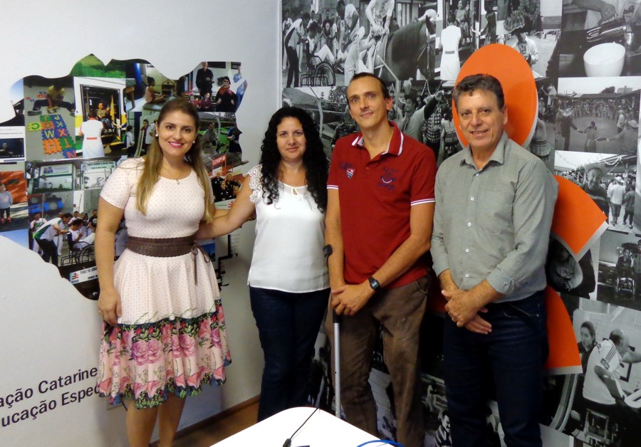 Novo gerente da GEPCA posa para foto no Gabinete da Presidência ao lado de Rubens Feijó,  Karla Martins e Juliana Buratto. 