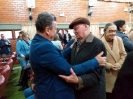Presidente da FCEE, Rubens Feijó, abraça Dr. Álvaro José de Oliveira