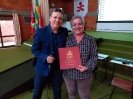 Presidente da FCEE, Rubens Feijó, ao lado da ganhadora do Livro Ouro 