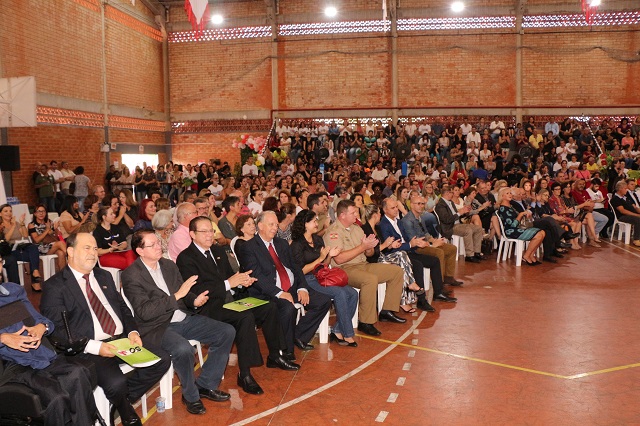 Grande público lotou o Ginásio Nadir Morelli, no campus da FCEE