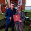 Presidente da FCEE, Rubens Feijó, ao lado da ganhadora do Livro Ouro 